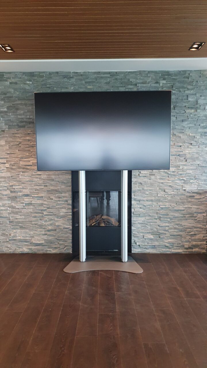 85'' inch beeldscherm met standaard | MJevent | verhuur | licht en geluid