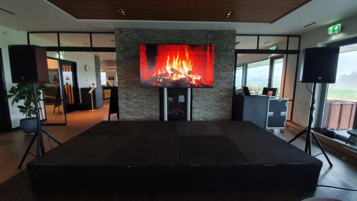 85'' inch beeldscherm met standaard | MJevent | verhuur | licht en geluid