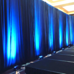 pipe and drape zwart met verlichting