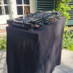 Dj Booth Zwart afrok strak klein | MJevent | verhuur | licht en geluid