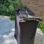 Dj Booth Zwart afrok strak klein | MJevent | verhuur | licht en geluid