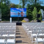 de L-acoustics Arcs stack set presentatie led scherm
